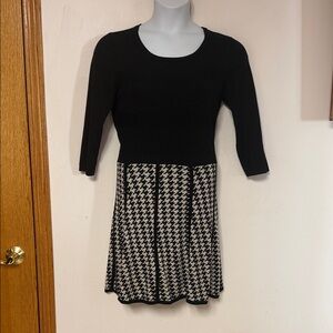 fit size 10/12 Ivory Black Jersey Knit Light Sweater Dress Career Casual Stretch